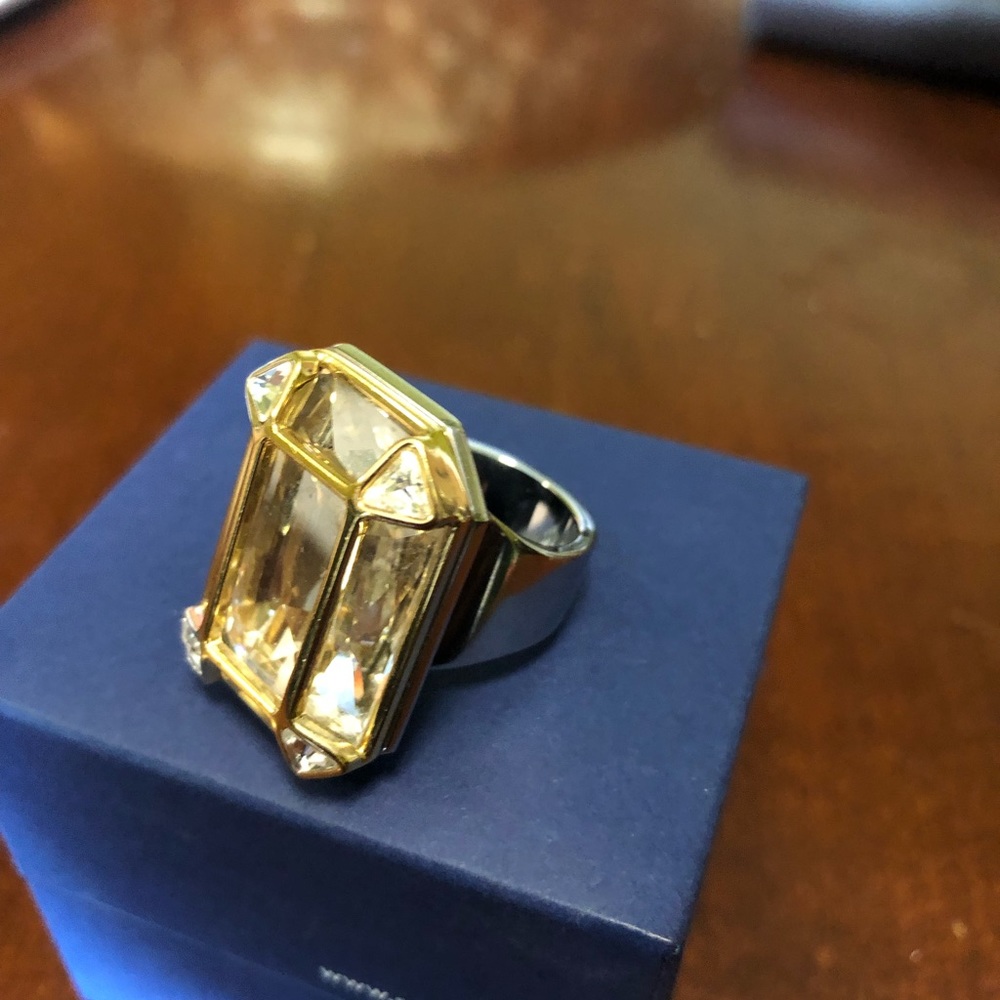 Swarovski Ring, Beautiful, Large Swarovski stone